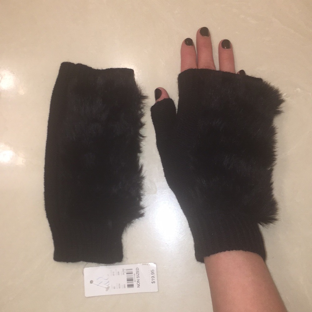 Women’s Black Fingerless Mittens with Faux Fur